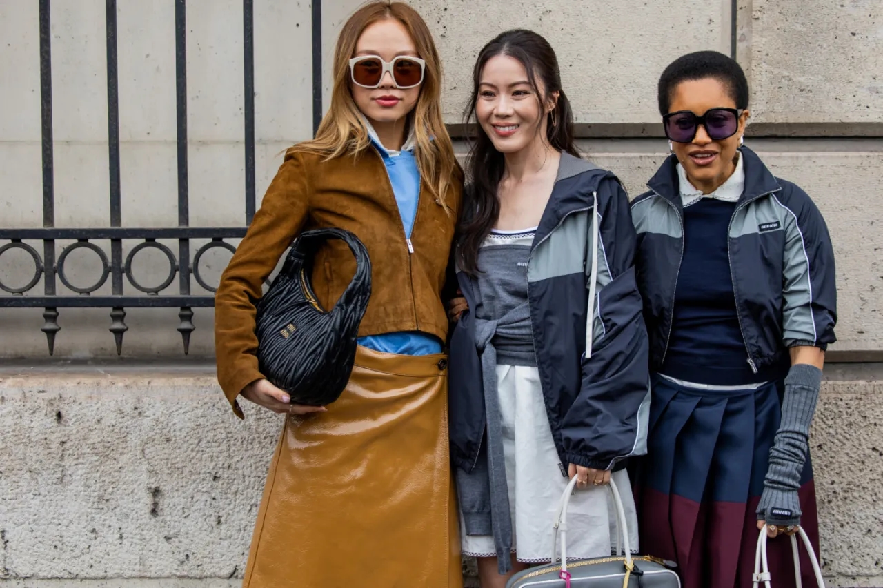 Jakie spódnice są teraz modne? Odkryj najnowsze trendy i style