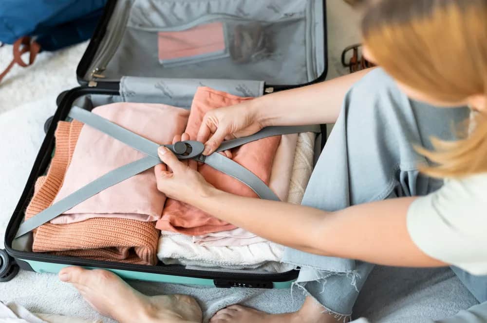 Jak składać bluzki, aby uniknąć zagnieceń i zaoszczędzić miejsce