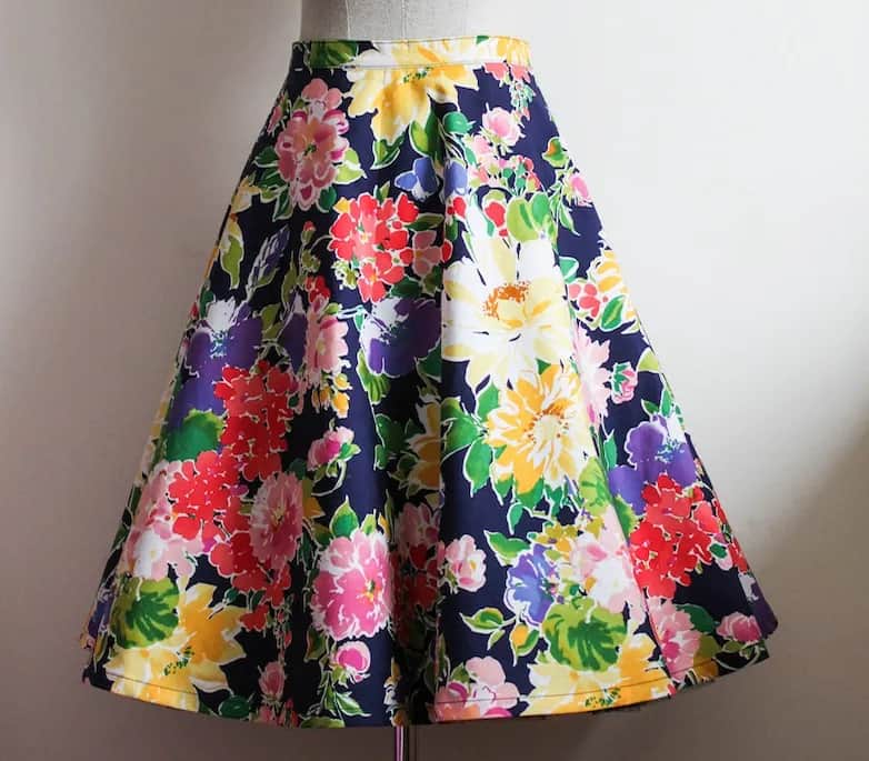 Ile kosztuje uszycie spódnicy? Ceny, które cię zaskoczą!