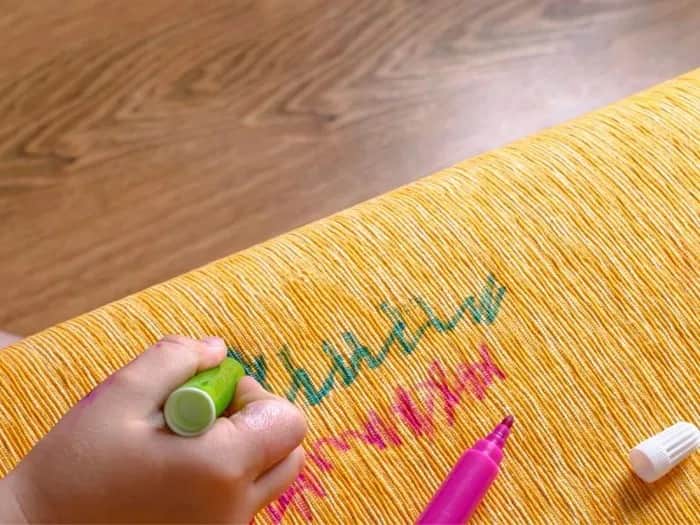 Jak zmyć marker z bluzki? Skuteczne metody na trudne plamy