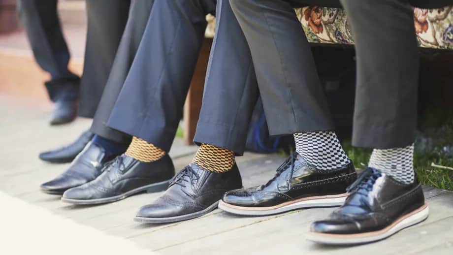Jakie skarpetki do niebieskiego garnituru, aby uniknąć modowej wpadki?