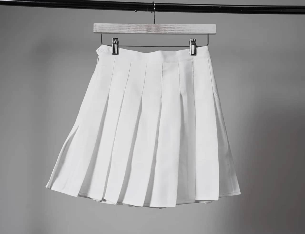 Jak prasować plisowaną spódnicę, aby uniknąć zagnieceń i uszkodzeń