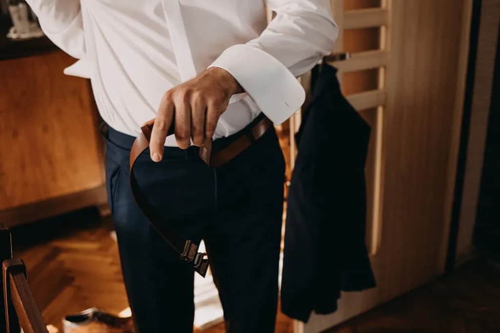 Jak założyć pasek do spodni? Uniknij najczęstszych błędów i zyskaj styl