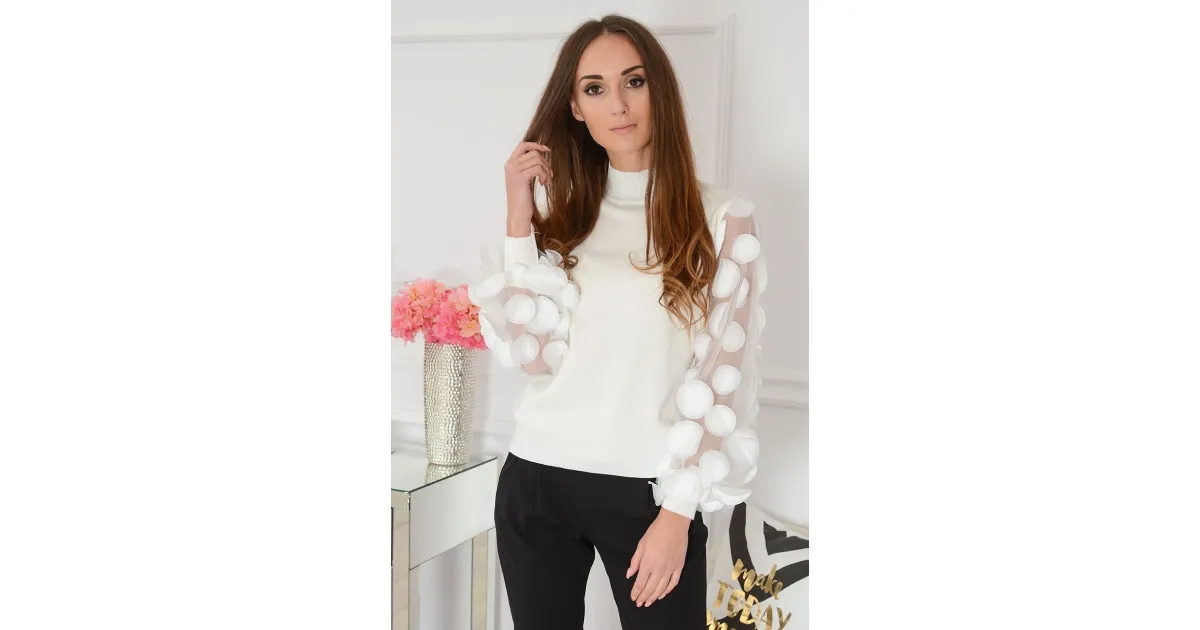 Bluzka z rękawami jak tatuaż – unikalny styl dla każdego pokolenia