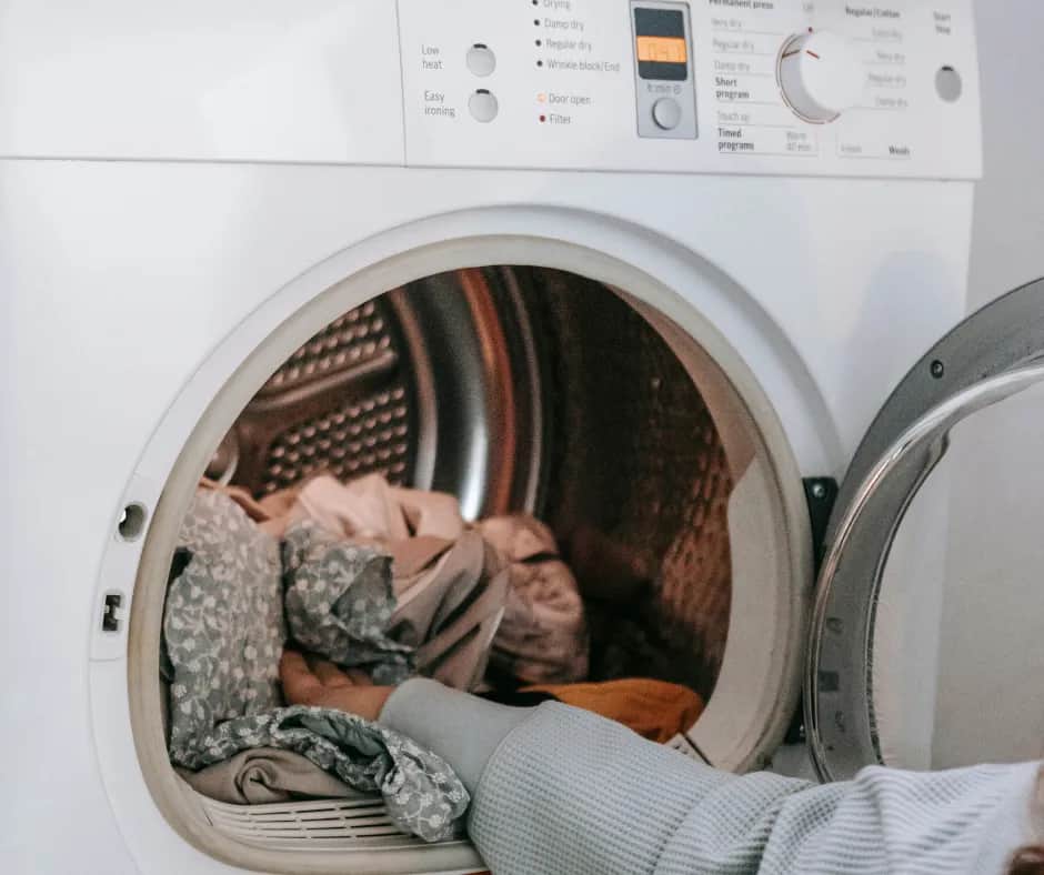 Czy pralka zjada skarpetki? Oto powody i jak ich uniknąć